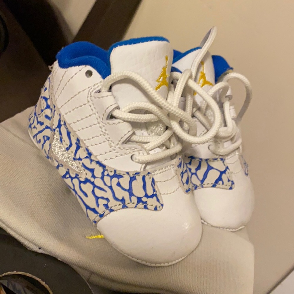 Jordan 11 retro crib shoes size 2 with hat